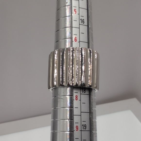 Auth Rebecca Minkoff Silver Tone Ribbed Wide Band Ring - Chic & Classic Size 6.5 - Picture 5 of 5
